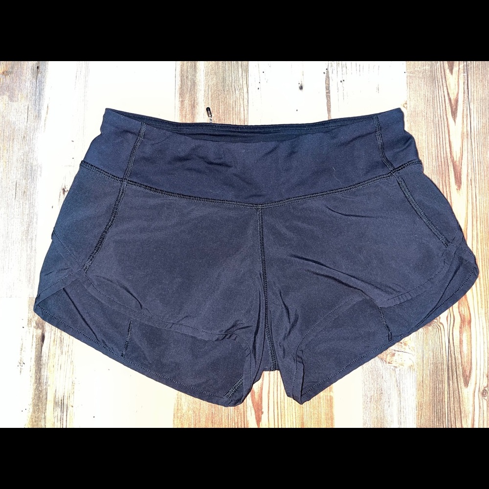 Lululemon Size 2 Speed Up shorts (2.5 inseam)